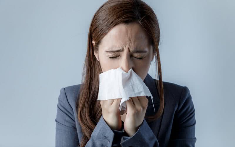 A rinite alérgica é a forma mais comum; ela é induzida pela inalação de partículas alergênicas - iStock