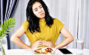 Estudo apontou que consumir fast-food, ou seja, alimentos gordurosos, pode piorar as cólicas menstruais - iStock