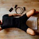 Entre os sinais estão dores musculares constantes e dificuldade de recuperação - iStock