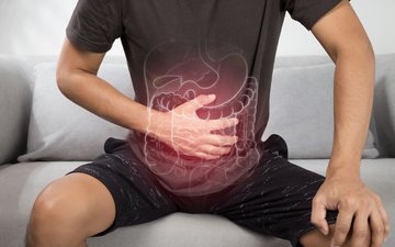 Dor abdominal, excesso de gases, inchaço, necessidade repentina e urgente de usar o banheiro são sintomas - iStock