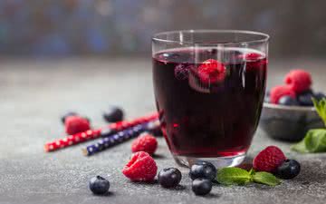 Sucos de frutas vermelhas são ricos em antioxidantes; cuidado com os prontos, que podem ser ricos em açúcar - iStock