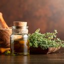 Usar óleo essencial de tomilho em um difusor de aromaterapia pode melhorar o humor - iStock