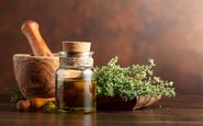 Usar óleo essencial de tomilho em um difusor de aromaterapia pode melhorar o humor - iStock