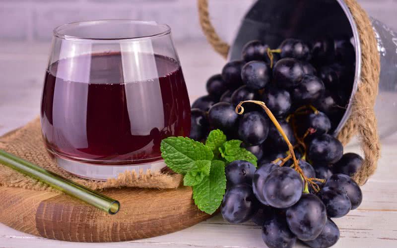 O resveratrol é um fitonutriente encontrado em uvas, suco de uva roxa e vinho tinto - iStock