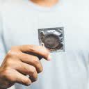 Saiba o que fazer quando o preservativo furar durante a relação - iStock