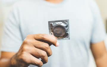 Saiba o que fazer quando o preservativo furar durante a relação - iStock