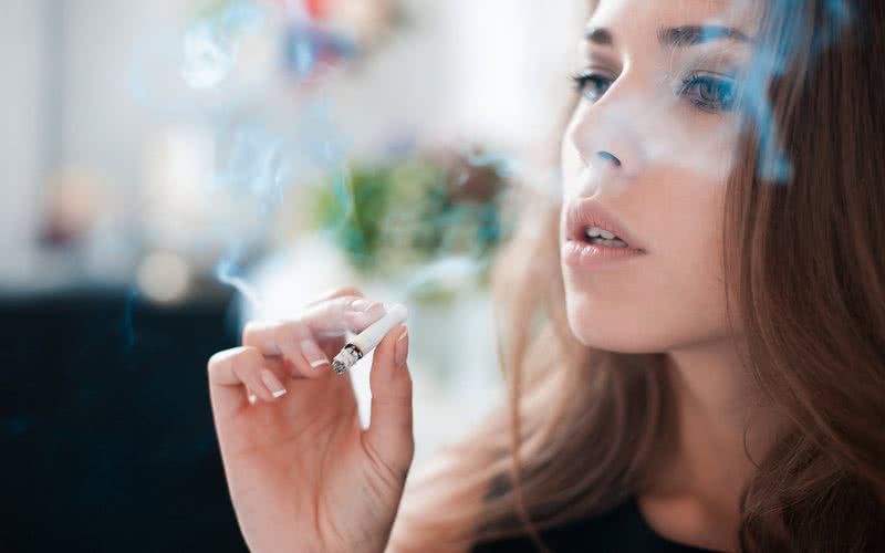 Mulheres apresentam mais chances de ter ansiedade ou depressão ao parar de fumar - iStock