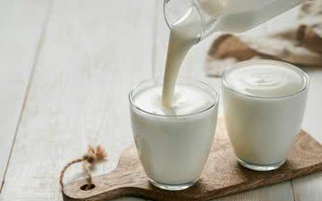 Iogurtes com probióticos ajudam a regular a digestão e defendem a saúde geral do trato digestivo - iStock