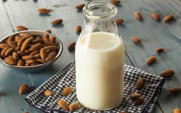 Confira algumas das variáveis do leite de amêndoas - iStock