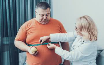 A obesidade é uma doença crônica e aumenta as chances de desenvolver as formas mais graves da Covid-19 - iStock