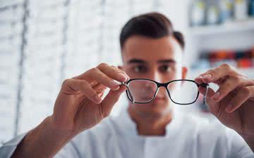 Lentes de contato mal utilizadas podem afetar a visão - iStock