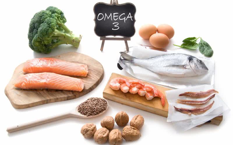Entre as fontes de ômega-3 estão peixes de água fria, como salmão, atum e sardinha - iStock