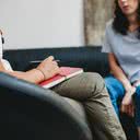 Algumas das linhas possíveis são psicanálise, terapia cognitivo-comportamental e psicodrama - iStock