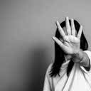 Xingamentos, controle financeiro e manipulação psicológica também são sinais de agressão - iStock