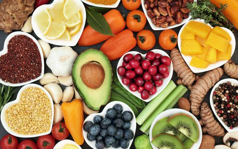 A melhor maneira de ingerir antioxidantes é por meio de alimentos, como vegetais e frutas - iStock