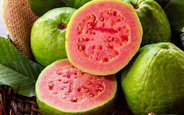 A fruta fortalece a saúde cardiovascular e dos olhos,  além de apresentar propriedades anti-inflamatórias e antibacterianas - iStock