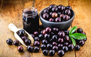 A fruta pode ser consumida crua ou usada para fazer geleias, compotas, sucos, vinhos e farinha - iStock