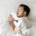 A polução noturna ocorre normalmente à noite, durante as fases de sono REM - iStock