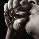 O impacto do uso nocivo de álcool no Brasil é desigual para brancos, pretos e pardos - iStock