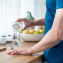 O corpo perde água rápido por meio da transpiração, por isso é preciso se hidratar ao longo do dia - iStock