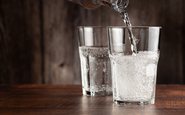 Muita gente não vê graça na água natural e prefere a gaseificada - iStock