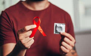 No dia 1º de dezembro é celebrado o Dia Mundial de Luta contra a Aids para conscientizar sobre a prevenção da doença - iStock