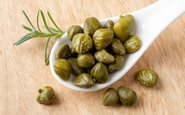 Como as alcaparras são ricas em sal, é melhor limitar sua ingestão e apreciá-las com moderação - iStock