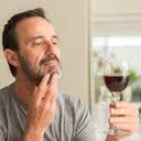 O álcool tem calorias e aumenta o apetite, podendo contribuir para o ganho de peso - iStock