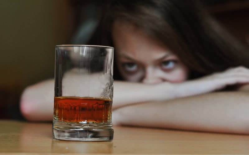 O álcool está presente em situações sociais, mas é fundamental saber administrar o seu consumo - iStock