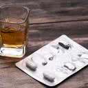 O álcool, assim como antidepressivos e ansiolíticos, atua no sistema nervoso central - iStock