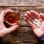 Tanto o álcool quanto esses medicamentos atuam no sistema nervoso central - iStock