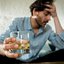 Pessoas com TDAH podem buscar no álcool um alívio para as dificuldades causadas pelo transtorno - iStock