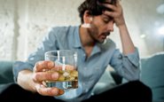 Pessoas com TDAH podem buscar no álcool um alívio para as dificuldades causadas pelo transtorno - iStock