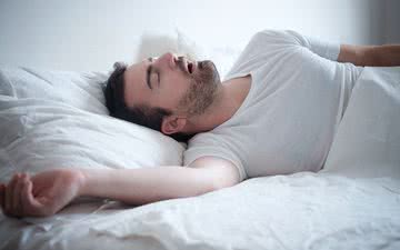 Em um dos estudos, homens com apneia do sono tinham 1,34 vezes mais chances de desenvolver o câncer de próstata - iStock