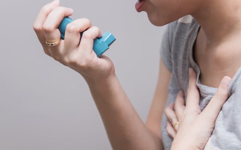 A asma parece ter conexão com insuficiência cardíaca, derrame, doenças aórticas, entre outras - iStock