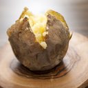 O melhor é consumir a batata com casca, e assá-la em vez de fritar ou cozinhar na água - iStock