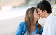 Ele está preocupado por não ter ereções ao beijar garotas - iStock