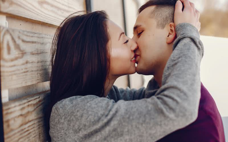 Estudo aponta que apenas 46% dos povos analisados costumam beijar de língua seus parceiros românticos ou sexuais - iStock