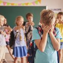 O bullying pode ser praticado por qualquer razão, como orientação sexual, biotipo e estilo de roupa - iStock