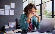 Diversos estudos já associaram longas horas de trabalho ao risco aumentado de doenças - iStock