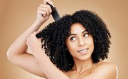 Pentes com dentes largos são ótimos para desembaraçar o cabelo - iStock
