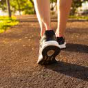 Dados sugerem que caminhar por apenas 15 minutos já ajuda a conter os desejos por chocolate - iStock