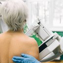 Mamografia é o melhor exame para diagnóstico precoce do câncer de mama, mas não para jovens - iStock