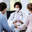 Ao buscar um especialista em reprodução assistida, o casal passa por exames mais específicos - iStock