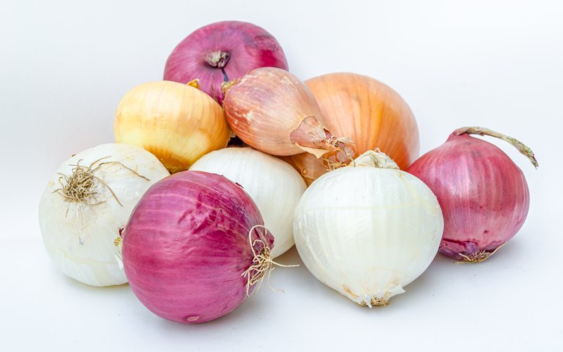 Cebolas são pobres em calorias, mas oferecem dose considerável de nutrientes - iStock