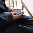 Crianças e adolescentes têm uma relação muito intensa com o smartphone - iStock