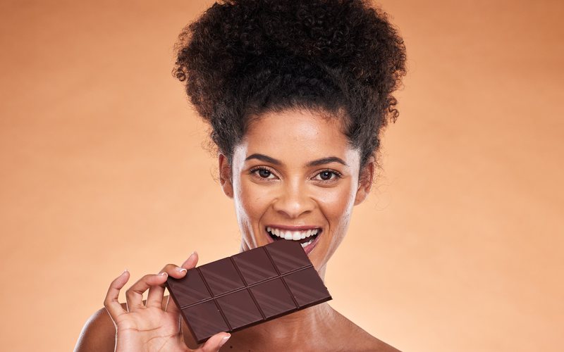 Comer chocolate, fazer sexo e atividade aeróbica podem levar à liberação de certos hormônios - iStock