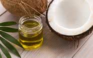 Apesar de ter virado moda, o óleo de coco aumenta o risco de doenças cardiovasculares se ingerido em excesso - iStock