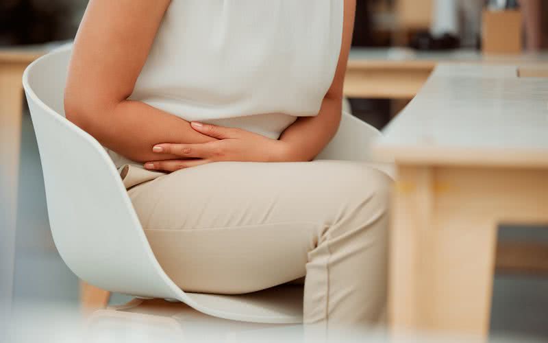 Ela conta que as cólicas ocorrem em dias aleatórios, sem relação com o período menstrual - iStock