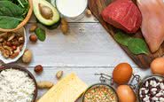 Carnes, ovos, leguminosas e abacate são exemplos de alimentos ricos em vitaminas do complexo B - iStock